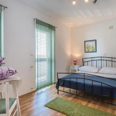 Apartament Amazing In With Wifi Pula